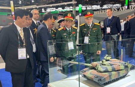 Вьетнам принимает участие в военной выставке Eurosatory во Франции