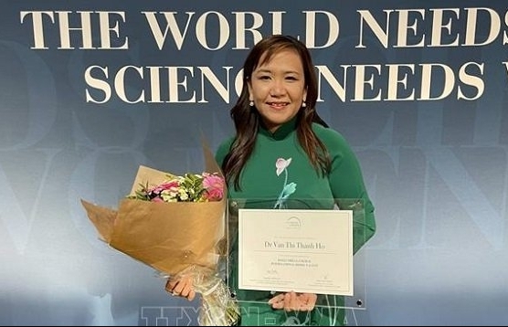 ЮНЕСКО чествовала молодую вьетнамскую женщину-ученого Хо Тхи Тхань Ван