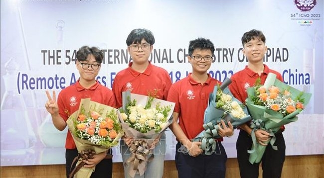 Все члены вьетнамской команды завоевали золотые медали на Международной химической олимпиаде 2022 года