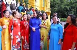Вице-президент Во Тхи Ань Суан приняла делегацию лиц, имеющих заслуги перед Родиной из провинции Биньдинь
