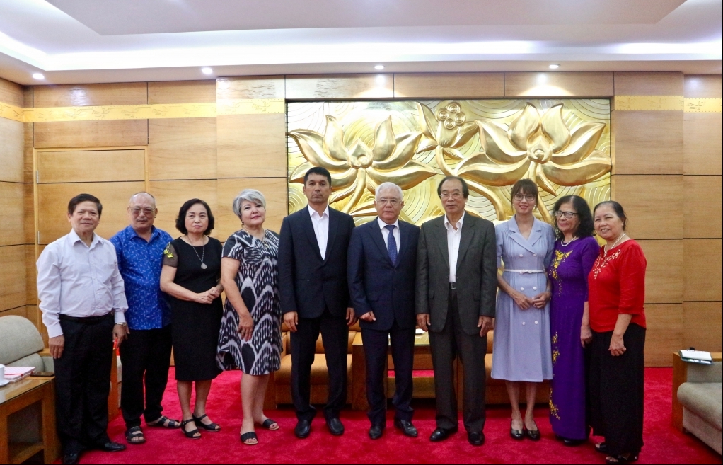 Укрепление солидарности и дружбы между народами Вьетнама и Узбекистана