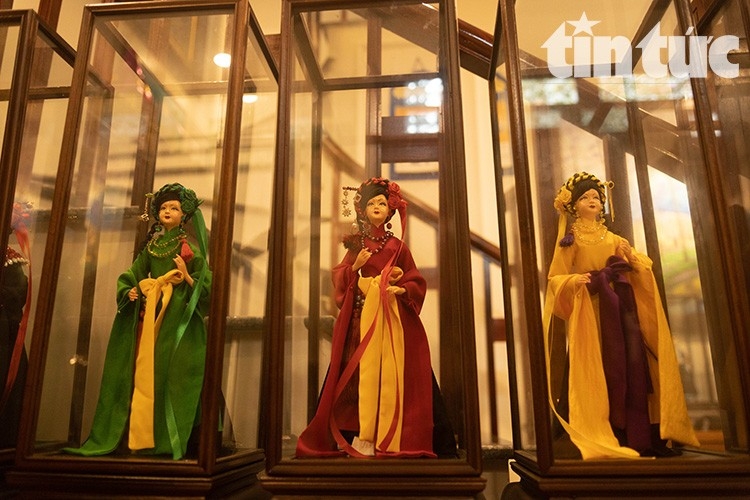 Представление вьетнамских национальных костюмов миру через кукол