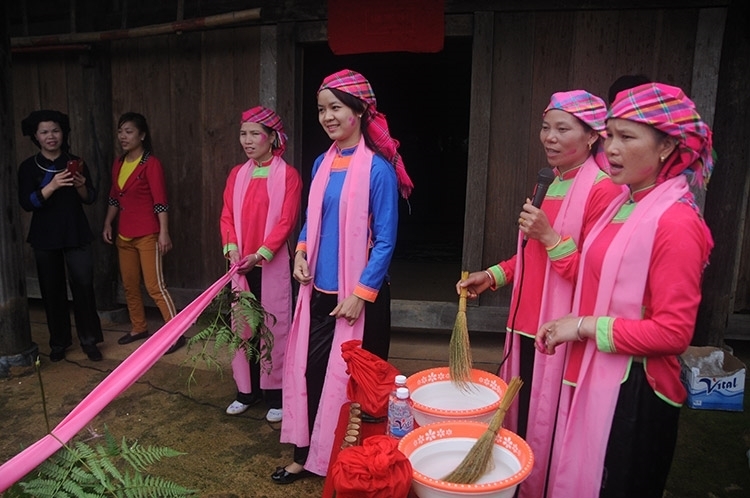 Красота этнической культуры костюма народа Гиай
