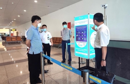 Г.Ханой проверяет пассажиров для предотвращения эпидемий обезьяньей оспы в аэропорту Нойбай
