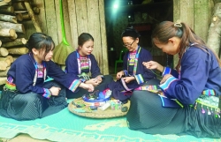 Сохранение традиционных костюмов народности Монгден в провинции Каобанг