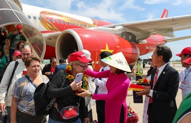 Провинция Кханьхоа встретила первых туристов, прибывших из Казахстана прямым рейсом
