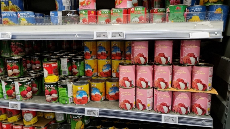 Во французском супермаркете впервые появились вьетнамские консервированные личи