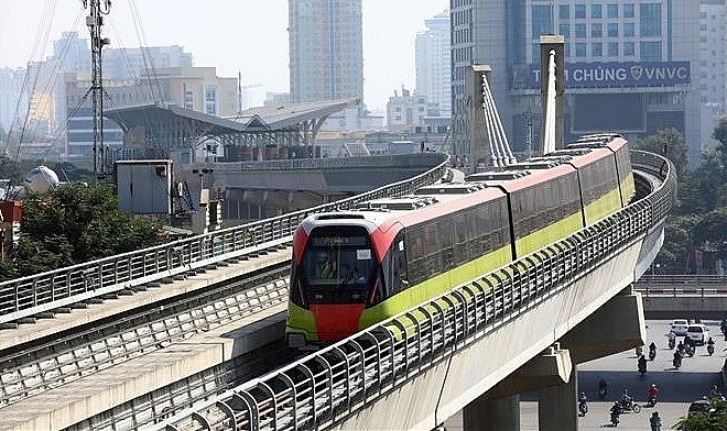 Тестовая эксплуатация поезда метро линии Нён-Ханойский вокзал со скоростью до 80 км/ч